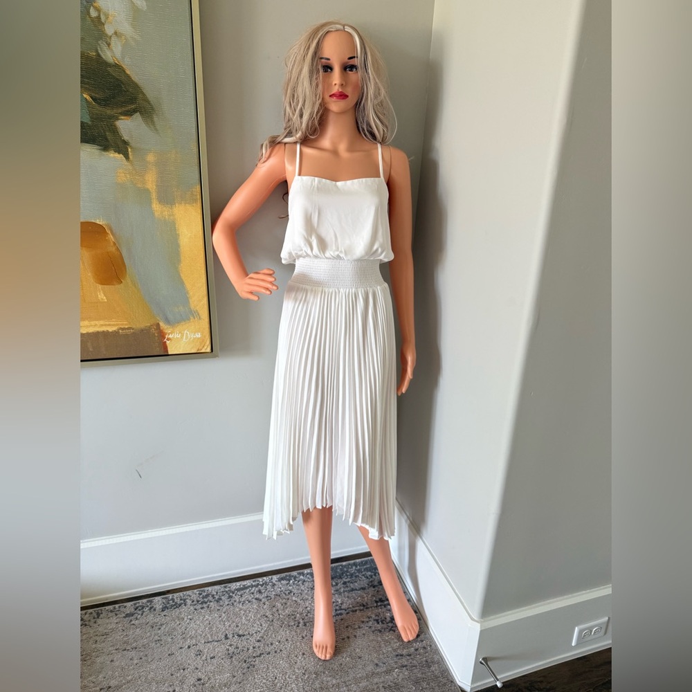 NWT Gorgeous & Elegant Pleated Hem Midi Dress